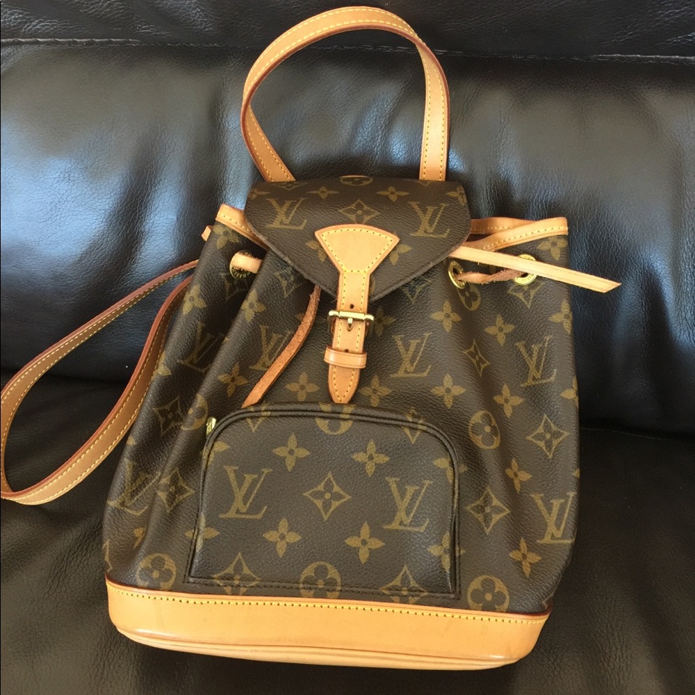 Louis Vuitton Mini Bagpack 💯 Authentic